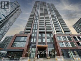 130 River St in Toronto, ON - Building Photo