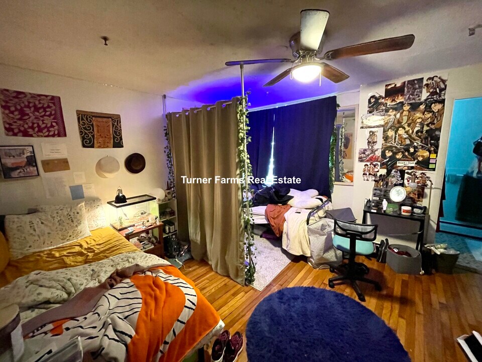 24 Queensberry St, Unit G1 in Boston, MA - Building Photo