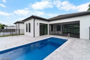 837 91st Ave N in Naples, FL - Building Photo