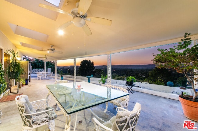 22941 De Kalb Dr in Calabasas, CA - Building Photo - Building Photo