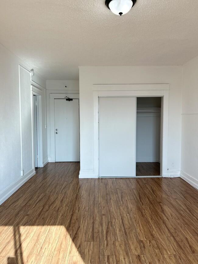 1237 S Alvarado St Apartments in Los Angeles, CA - Building Photo - Building Photo