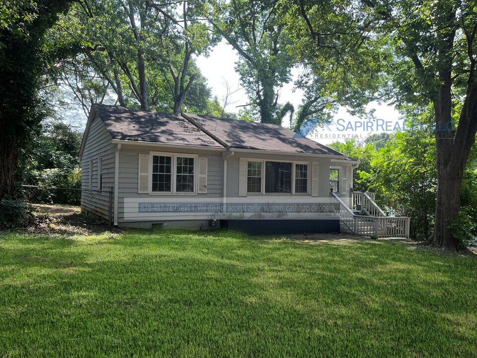 2460 Baxter Rd SW in Atlanta, GA - Building Photo