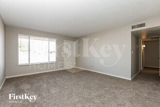 8807 W Mercer Ln in Peoria, AZ - Foto de edificio - Building Photo