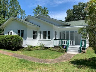 8453 County Farm Rd in Long Beach, MS - Foto de edificio