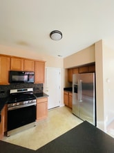 2401 Sunshine Ln in Aurora, IL - Foto de edificio - Building Photo