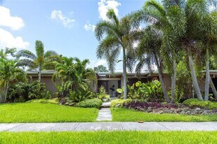 9340 SW 178th Terrace in Palmetto Bay, FL - Building Photo