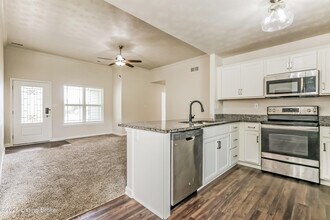 6106 Larkgrove Dr in Louisville, KY - Building Photo - Building Photo