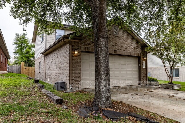 2208 Sunderidge in San Antonio, TX - Building Photo - Building Photo
