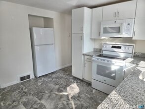 86 Clinton St in Glastonbury, CT - Building Photo - Building Photo