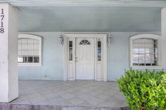 1718 Commercial Ave in San Antonio, TX - Foto de edificio - Building Photo