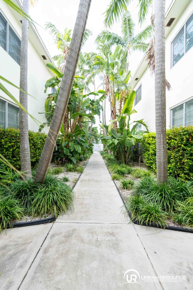 1007 Bay Dr in Miami Beach, FL - Building Photo - Building Photo