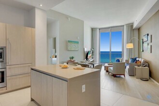 4111 S Ocean Dr in Hollywood, FL - Building Photo - Building Photo