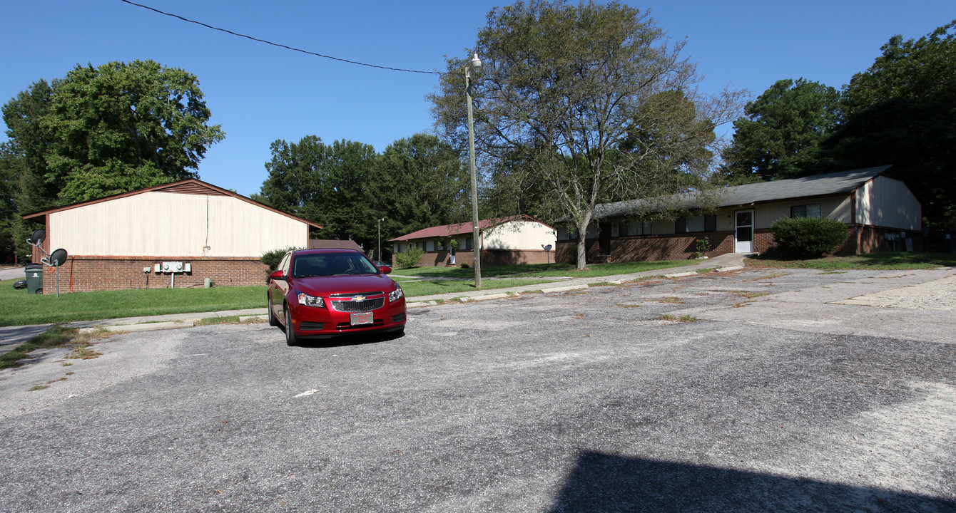 206 Todd St in Wendell, NC - Foto de edificio