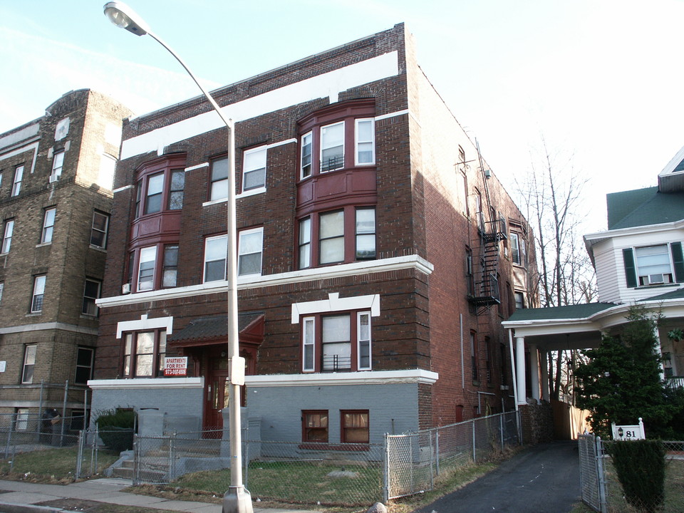 75 Carnegie Ave in East Orange, NJ - Building Photo