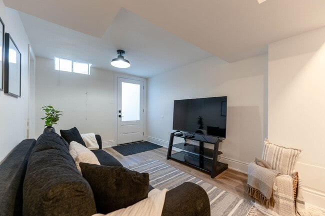 54 Glenmanor Dr, Unit SI ID1388897P in Brampton, ON - Building Photo - Building Photo