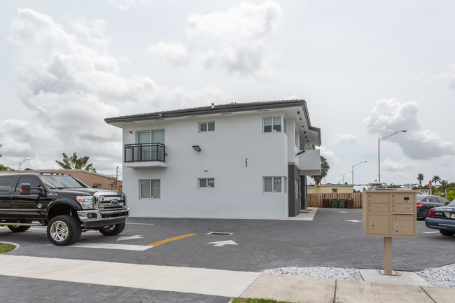 382 W 38th St in Hialeah, FL - Building Photo - Building Photo