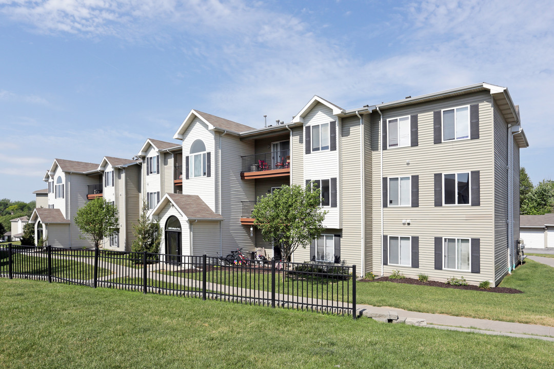 Park West in Omaha, NE - Foto de edificio