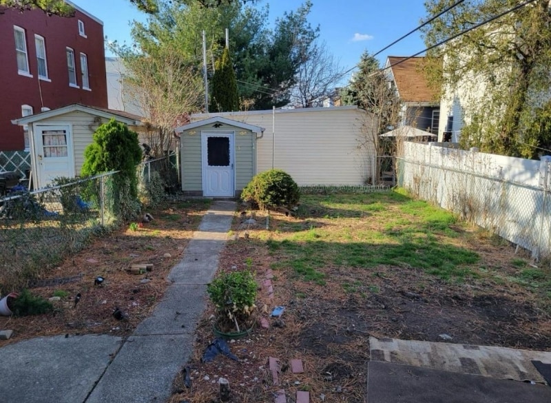 46 Center St in Clifton, NJ - Building Photo
