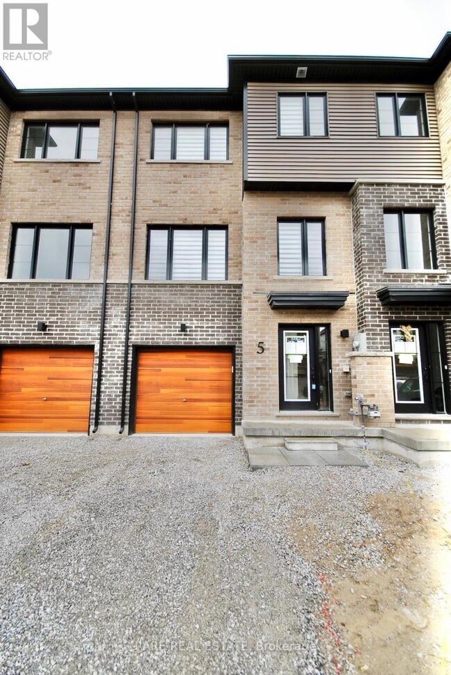 property at 5 Pumpkin Cor Cres