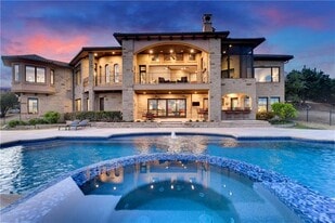 4212 Serene Hills Dr in Austin, TX - Building Photo