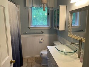 14 Chase St in Sunapee, NH - Building Photo - Building Photo