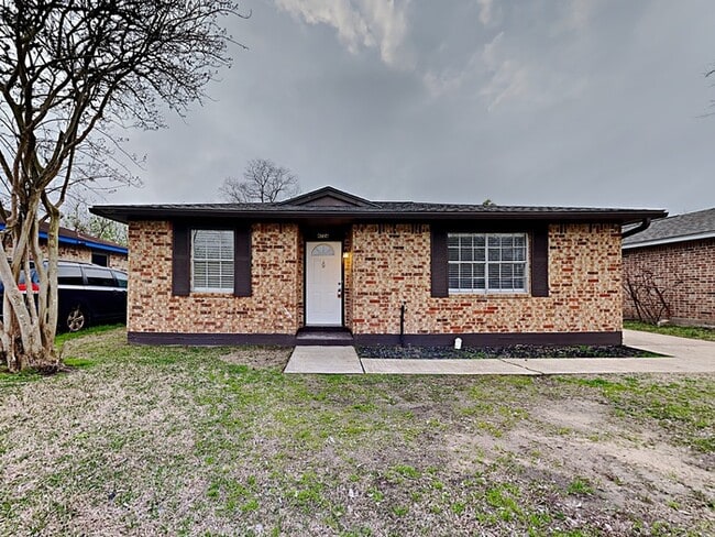 property at 4726 Pine St