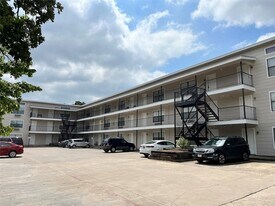 701 W Sycamore St, Unit 101 in Denton, TX - Building Photo
