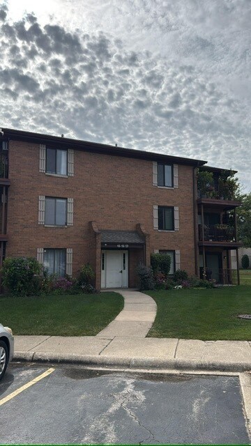 669 Briar Hill Ln in Addison, IL - Building Photo