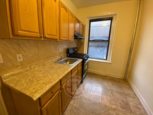 3132 Buhre Ave, Unit 4 in Bronx, NY - Building Photo - Building Photo