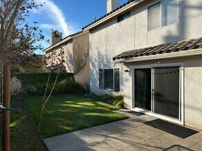 256 S Linhaven Cir in Anaheim, CA - Building Photo - Building Photo