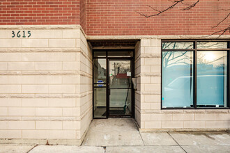3615 N Ashland Ave in Chicago, IL - Foto de edificio - Building Photo