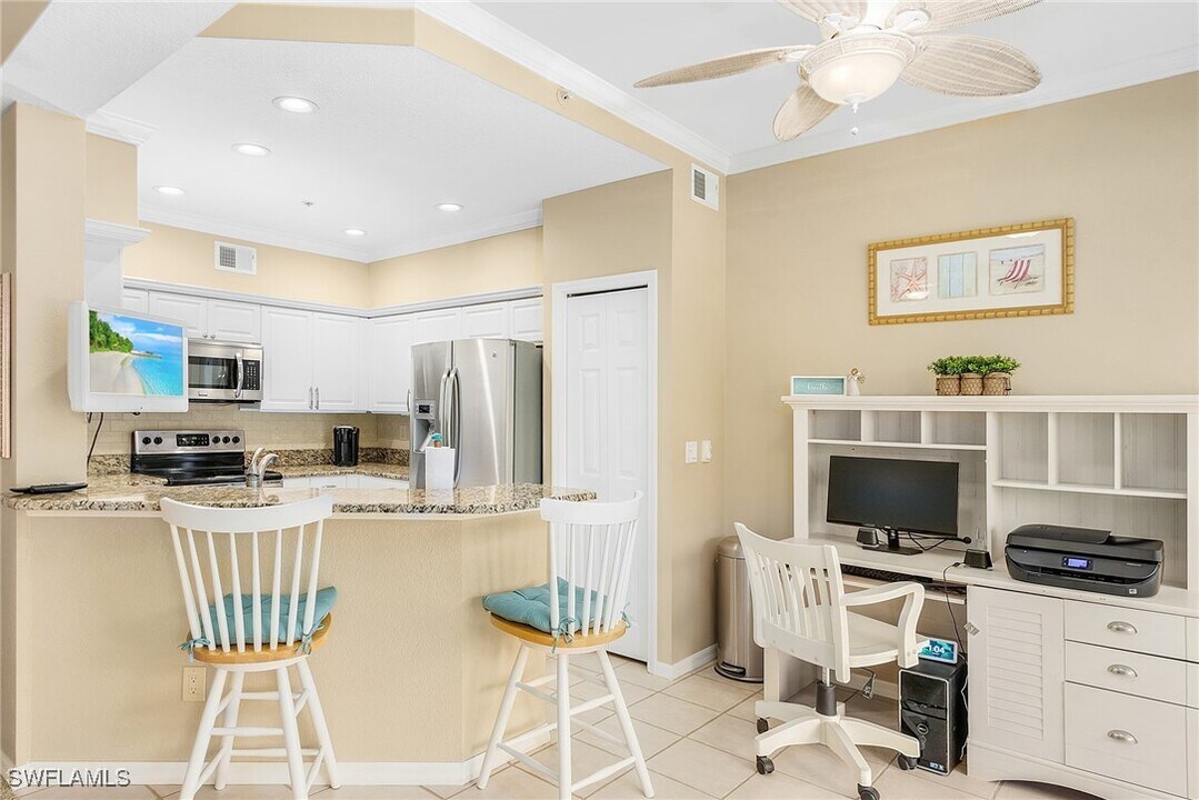 2130 Aberdeen Ln in Naples, FL - Building Photo