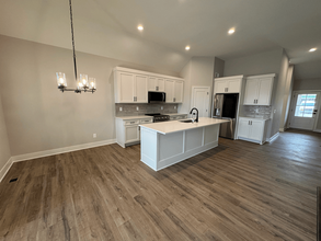 1419 SW Winthrop Dr in Lee's Summit, MO - Building Photo - Building Photo
