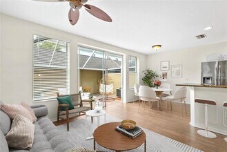 9526 W Park Village Dr in Tampa, FL - Building Photo - Building Photo