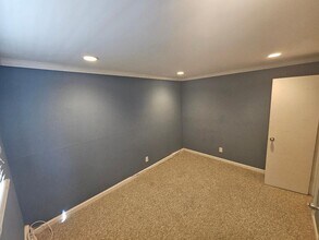 26 Dahill Rd in Old Bethpage, NY - Building Photo - Building Photo