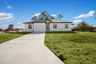 5245-5247 26th St SW in Lehigh Acres, FL - Building Photo