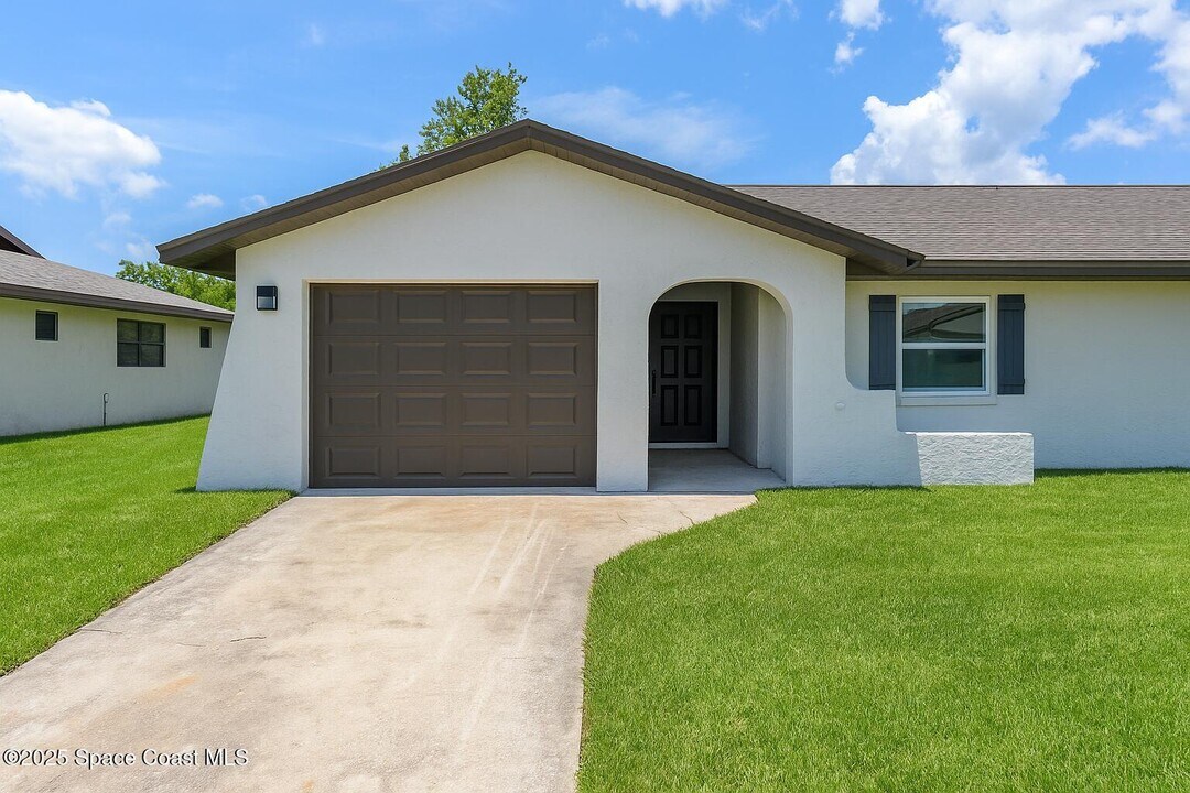 828 Angela Ave in Rockledge, FL - Building Photo