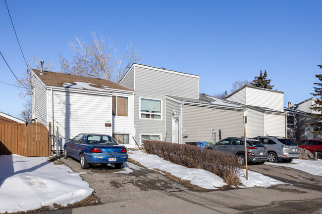 1206 53 St SE