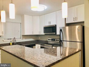 2804 Lee Oaks Pl in Falls Church, VA - Building Photo - Building Photo