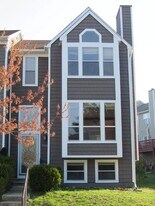 7734 Chatfield Ln in Ellicott City, MD - Building Photo