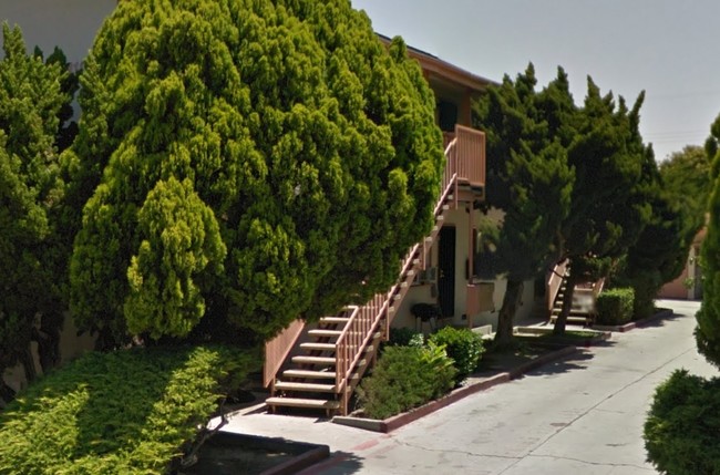 11914 Bellflower Blvd in Downey, CA - Foto de edificio - Building Photo