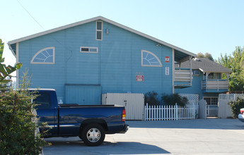 Ben Franklin Colonial in El Cajon, CA - Building Photo - Building Photo