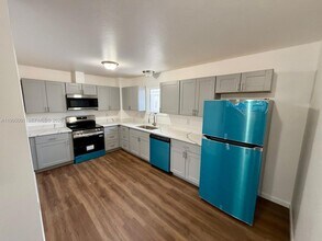 423 N Lane St in Anchorage, AK - Foto de edificio - Building Photo