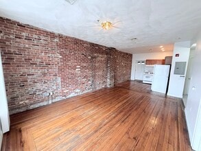 173 Winnisimmet St, Unit 3 in Chelsea, MA - Building Photo - Building Photo