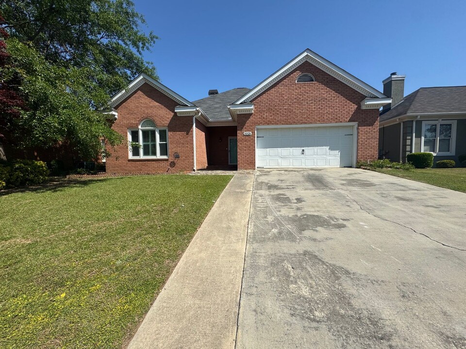 3025 Hillcreek Dr in Augusta, GA - Foto de edificio