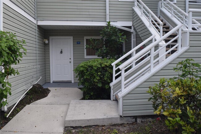 3453 NW 44th St in Lauderdale Lakes, FL - Building Photo - Building Photo