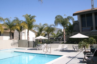 Lincoln-Moody Apartments in Cypress, CA - Foto de edificio - Building Photo