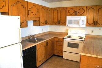 822 White Oak Dr in O'Fallon, IL - Building Photo - Building Photo