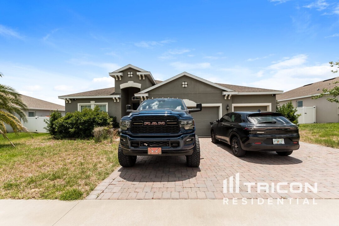 922 Glazebrook Lp in Orange City, FL - Building Photo