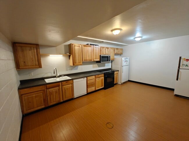 1526 S State St, Unit Apt B 2 Bed up